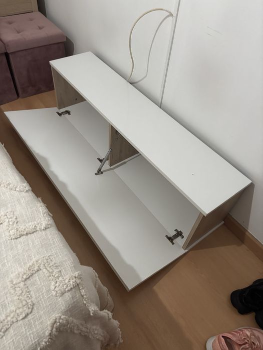 Móvel de tv branco e carvalho