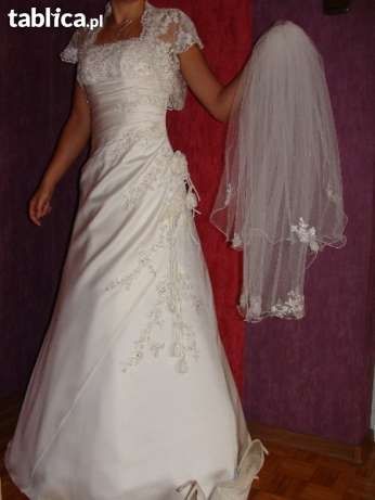 Śliczna suknia ślubna