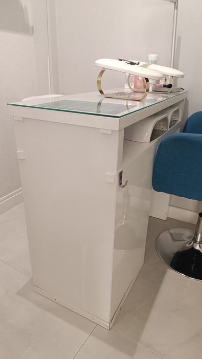 Mesa manicure (oferta cadeira da profissional)