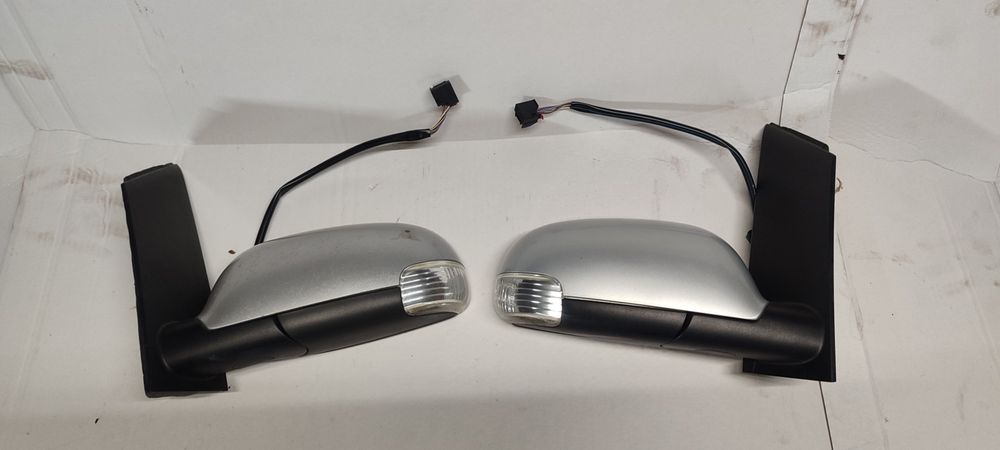 Lusterko prawe lewe komplet VW Touran LA7W części srebrne