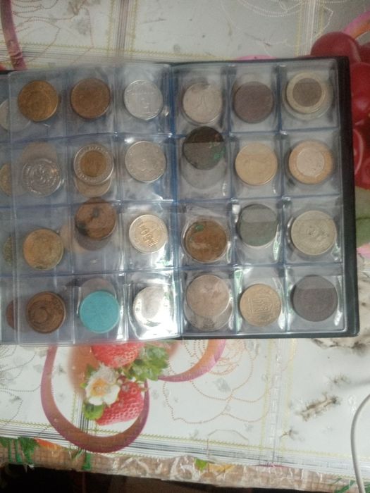 Продам Альбом с монетами