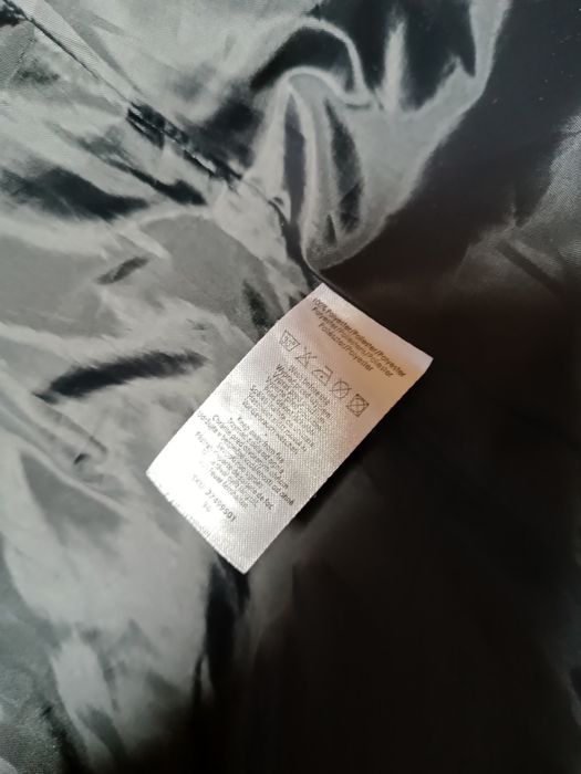 Kurtka zimowa z kapturem ocieplana czarna pikowana kurteczka S-M