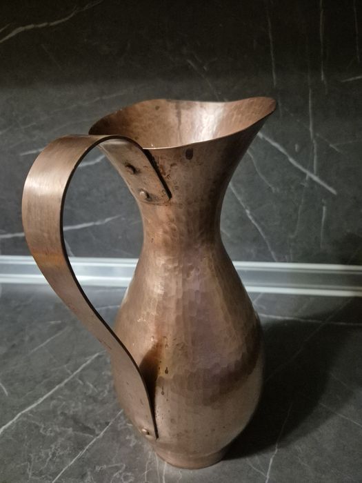 Мідний глечик для води