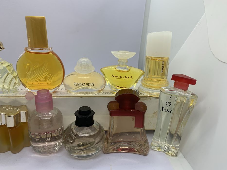 Жіночі вінтажні мініатюри