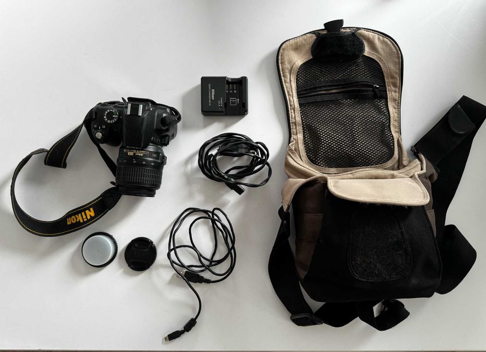Nikon D3000, Повний комплект, Б/у
