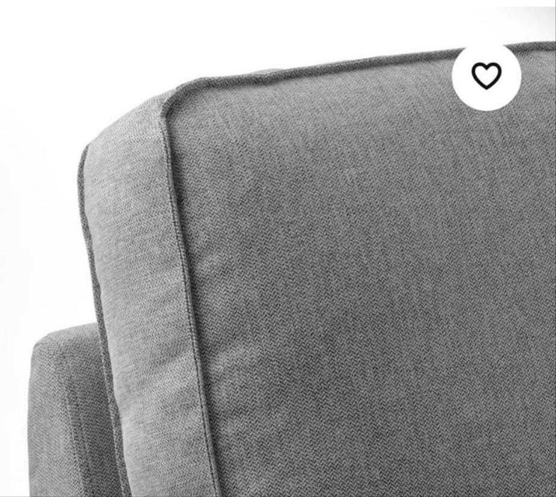 Sofá tres lugares IKEA Kivik