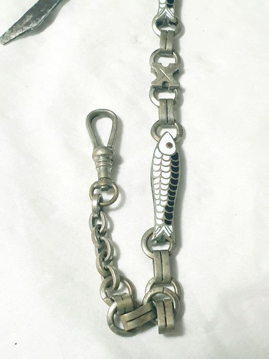 Antiga corrente de relógio de bolso em alpacca e esmalte com canivete