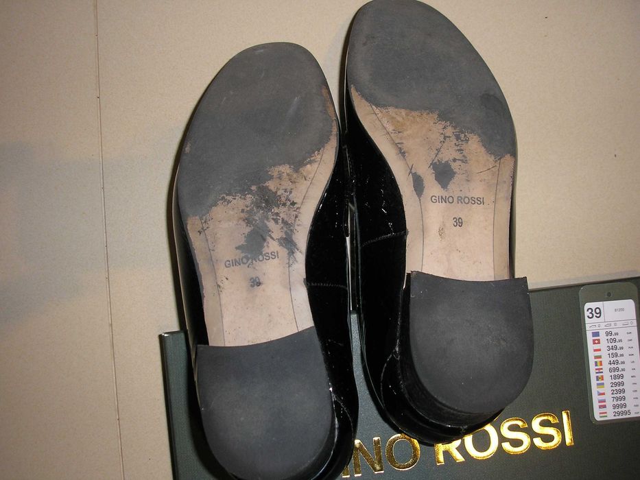 Pantofle GINO ROSSI lakierkowe rozm. 39
