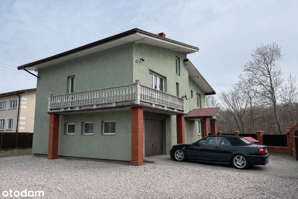 Duży dom w Radziejowicach w pobliżu lasu i pałacu