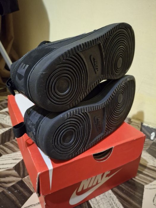 Nike кросовкі оригінал 39р в гарному