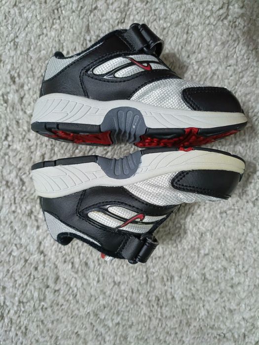 Buty sportowe dla chłopca rozmiar 22,5