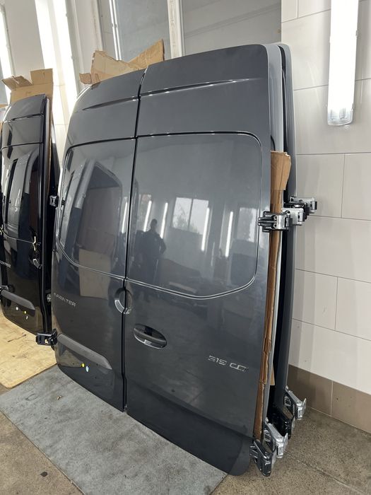 Нові Задні двері сірі графіт Mercedes Sprinter W907