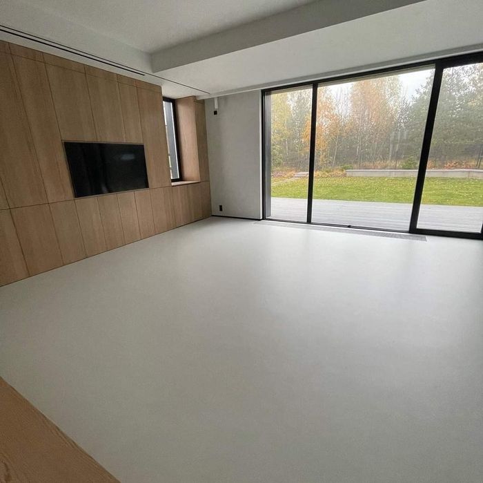 Mikrocement, posadzki z mikrocementu, poliuretan, epoksyd.