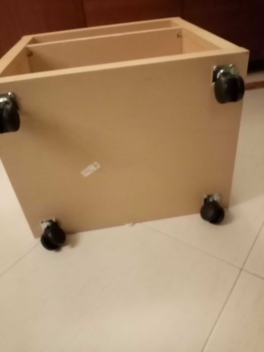 Mesa de cabeceira ou apoio