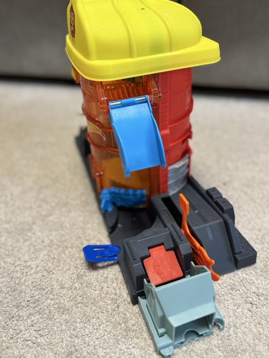 Трек Хот Вілс Пожежна станція Hot Wheels City Super City Fire