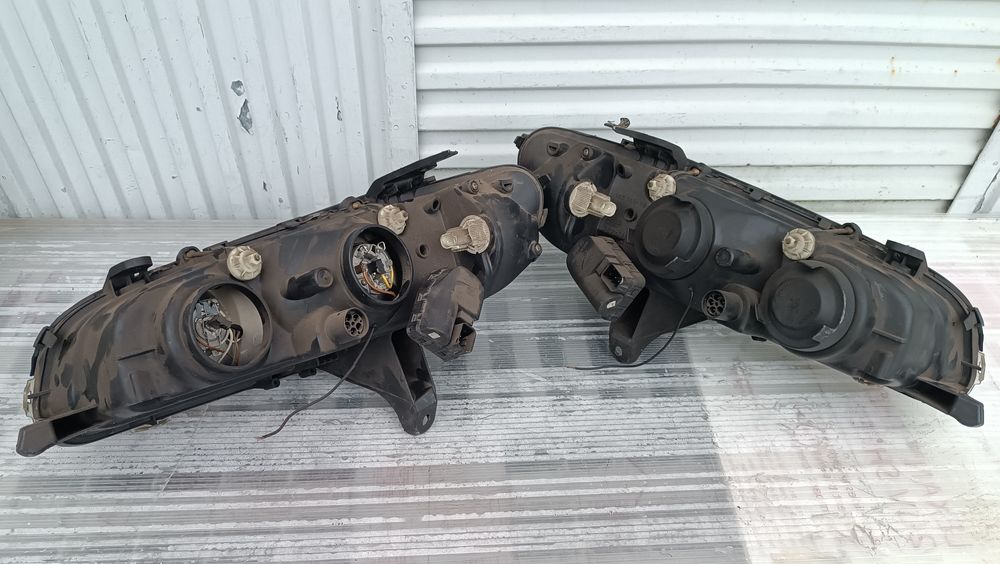 Vendo faróis de Opel Omega B ano 1998