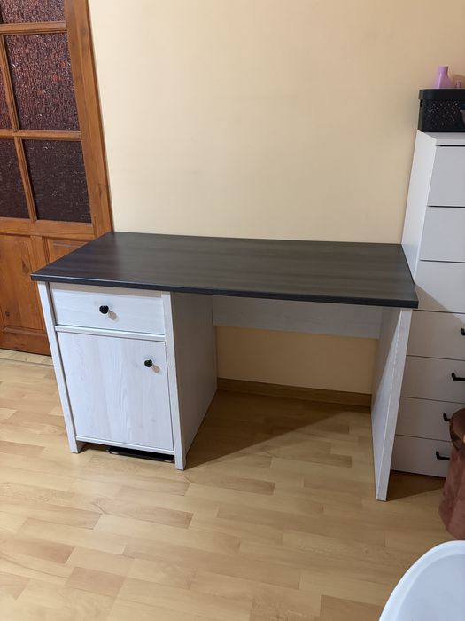Bialo czarne biurko solidne