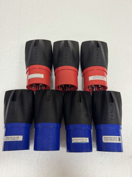 Оригінальний адаптер для зарядного пристрою Tesla