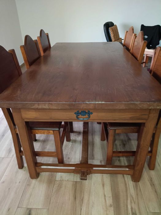 Mesa rustica e 6 cadeiras madeira castanho