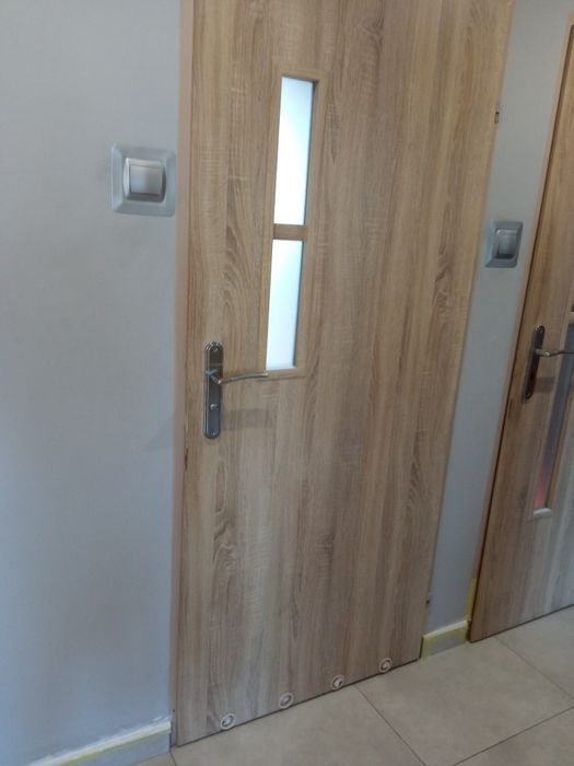 Drzwi  70 prawe do schowanka i 80 prawe łazienkowe