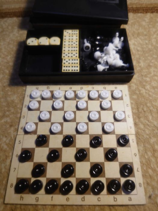 Два дорожных мини наборов: Шашки, шахматы, домино и кости