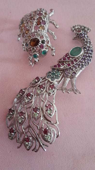 Брошки эксклюзивные парой с изумрудным браслетом