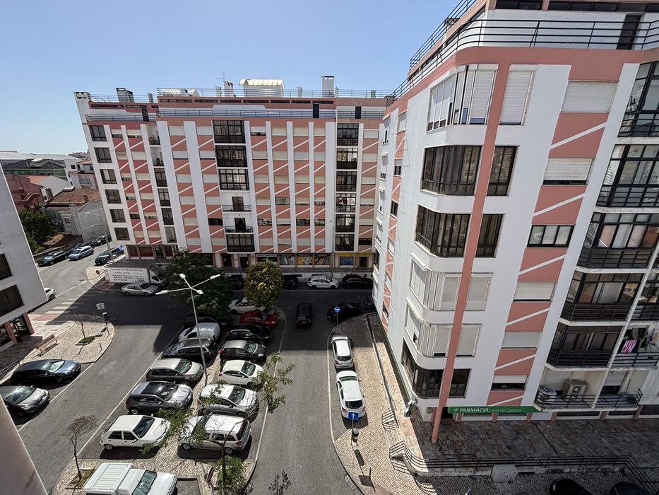 “T3 117m² | Garagem 2 carros | 5.º andar c/elevador | Casal de Cambra”