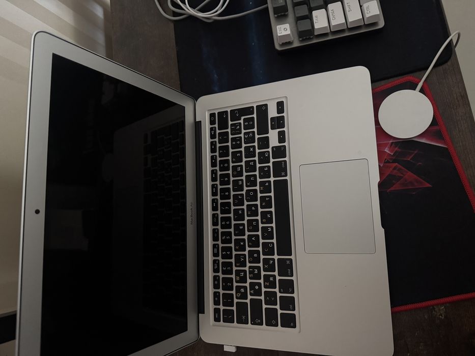 MacBook Air (13-inch, 2017)