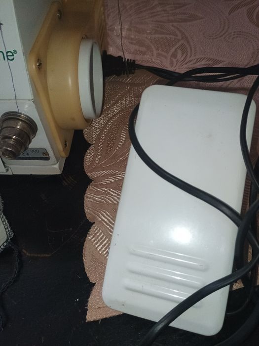 Оверлок,швейна машина