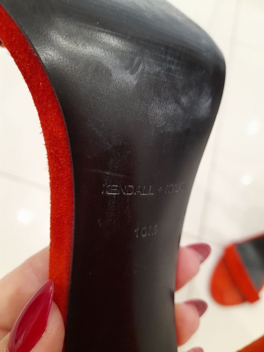 Фірменні  жіночі босоніжки  .