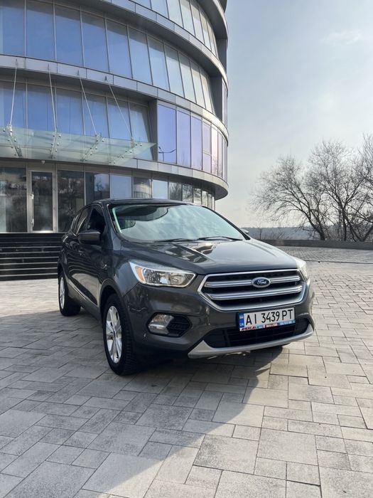 Продам автомобіль Ford Escape 2017року