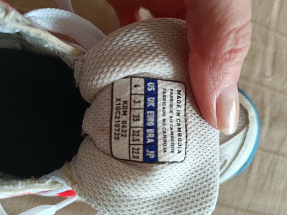 Фірмові кросівки Mizuno