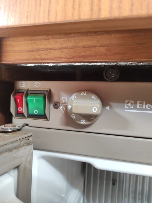 Frigorífico trivalente Eletrolux 70 Litros