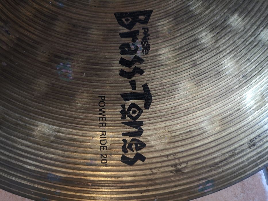 Pratos de bateria Paiste