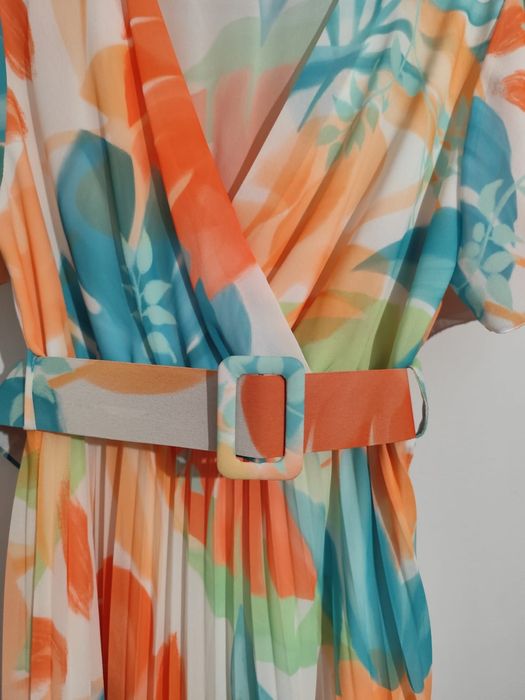 Kolorowa sukienka midi