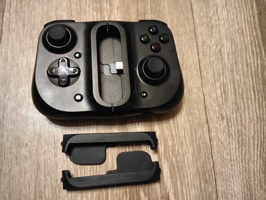 Універсальний геймпад Razer Kishi for Android IOS RZ06-029