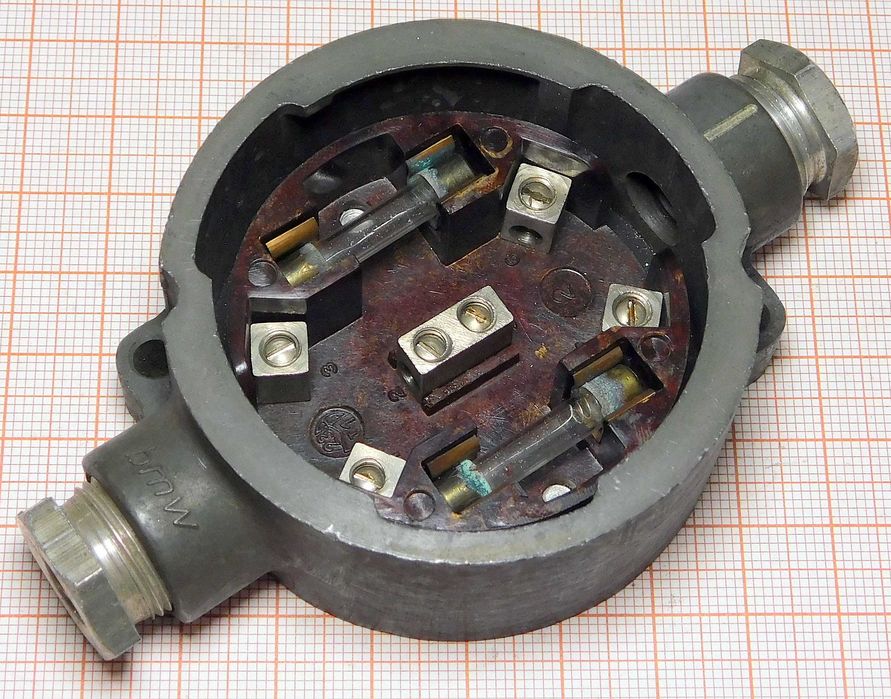 Gniazdo bezpiecznika ZLSi 1 300mA FL50856 obudowa metalowa [K50]