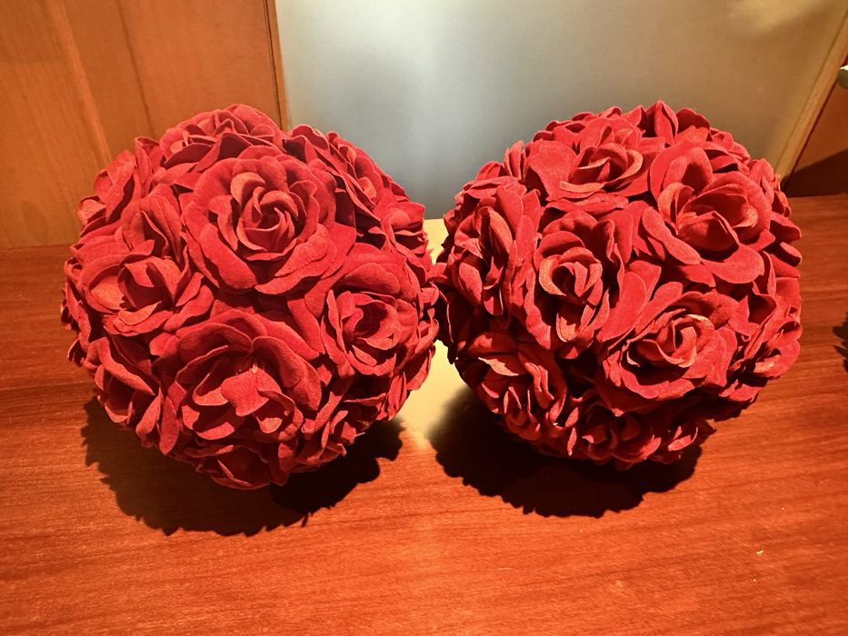 Bolas de decoracao de rosas vermelhas