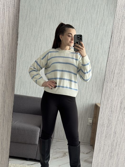 Светр в полоску вязаний