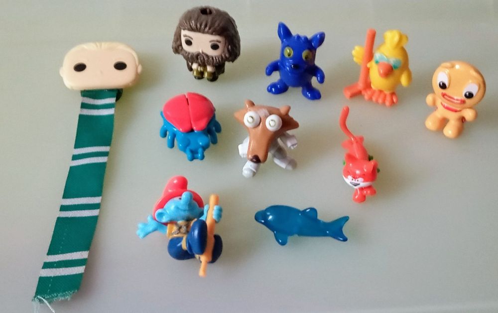 Bonecos Kinder surpresa.