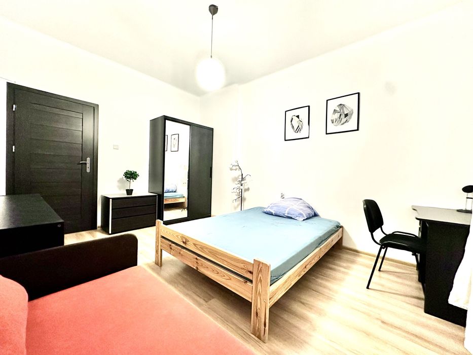Big, bright room, Królewska street "Urzędnicza" tram stop
