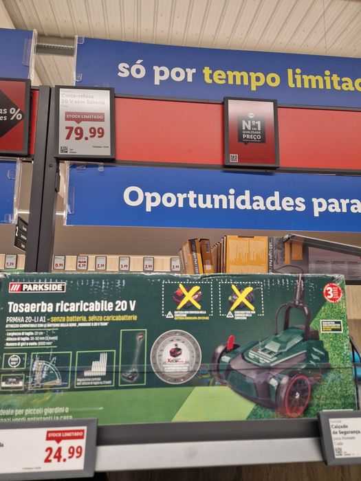 Corta relvas a Bateria Parkside