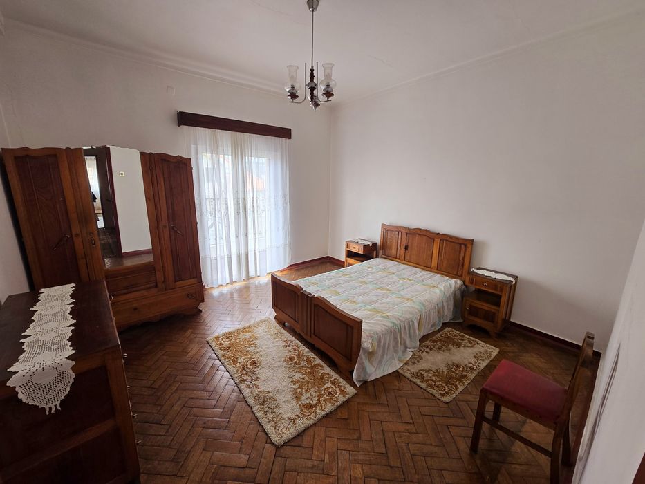 Prédio T5 + Loja Comercial com 3 Frações