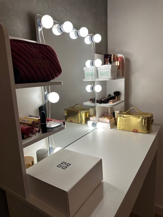 Makeup Unit511969620867174403