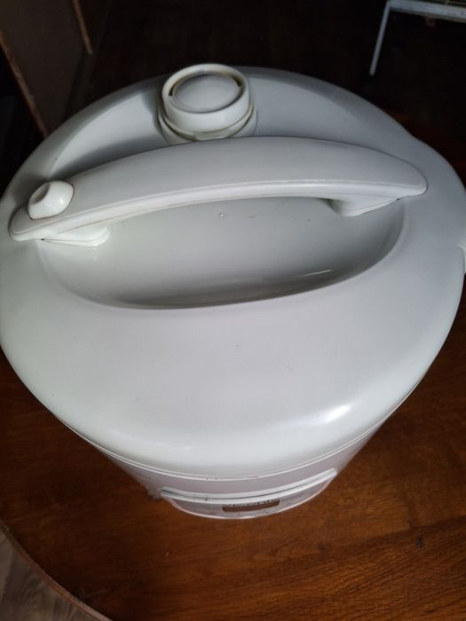 Мультиварка б.у . рабочая