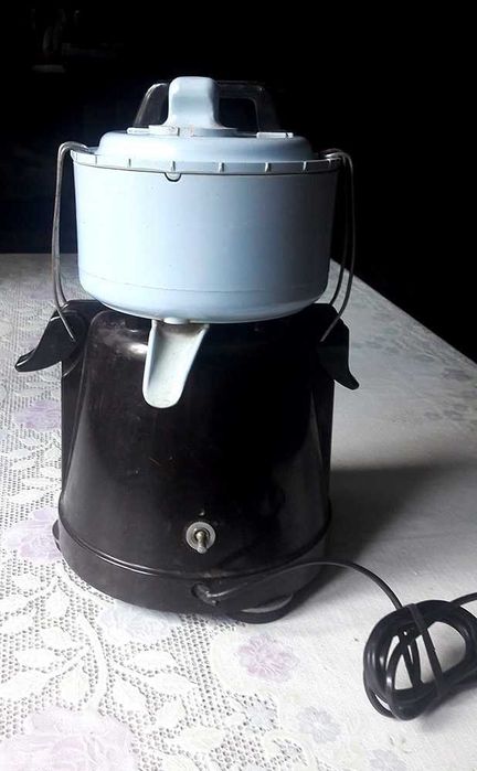 Соковыжималка антикварная, СССР, требует ремонта.