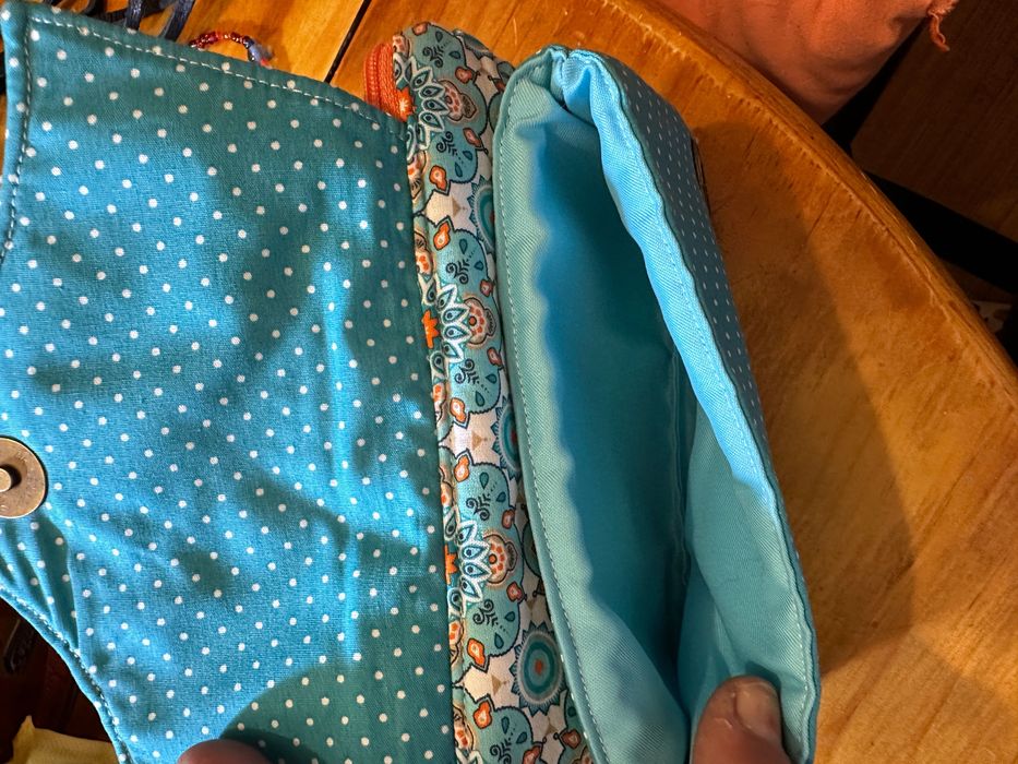 Bolsa feita à mão em tecido