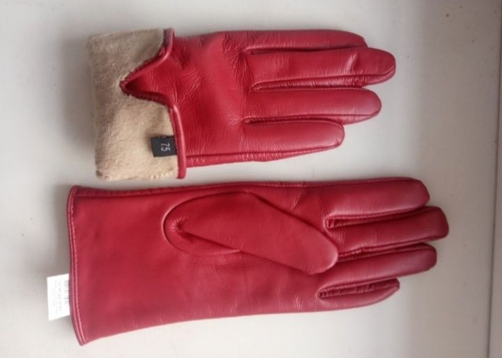 Продаються шкіряні рукавиці