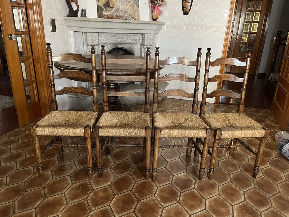 Conjunto mesa e 4 cadeiras