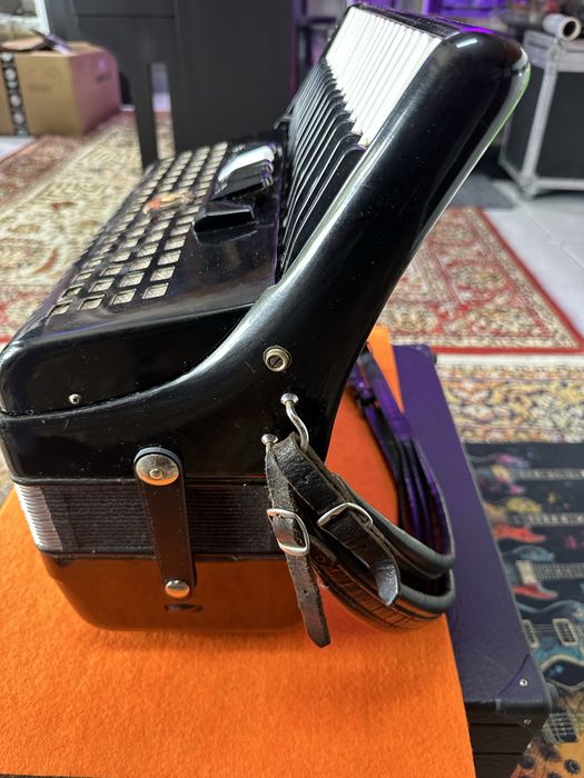 Acordeão de teclas Parrôt 60 baixos preto